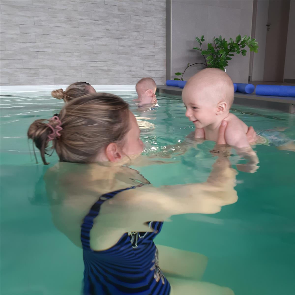 AQUANATAL - postnatale yoga in het water MET BABY - SESSIE zat 15 MAART 2025 om 10u00 @ DILBEEK